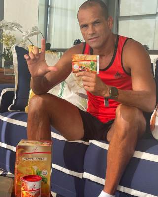 Я користуюся продукцією FitLine з 2020 року і регулярно використовую FitLine PowerCocktail, Activize Oxyplus і Restorate